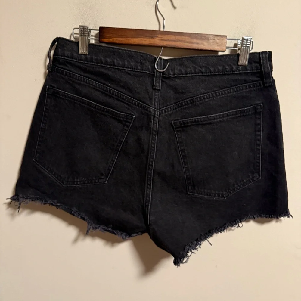 Abercrombie & Fitch The Mom Shorts High Rise Denim Black Frayed Hem-Size 30 (10) - Picture 8 of 12